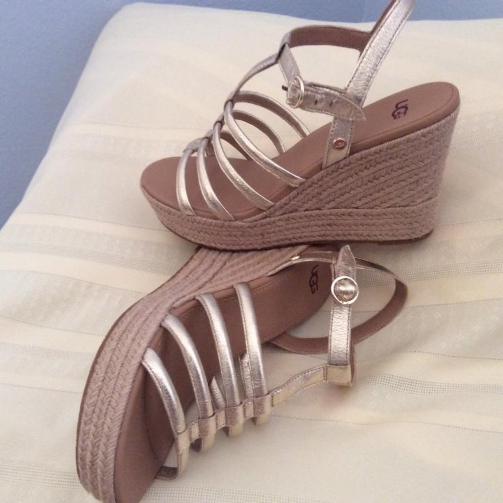 UGG "Cressida" NWOB Metallic Gold Leather Espadrille straw Wedge Sandals Size 9 - Picture 9 of 9